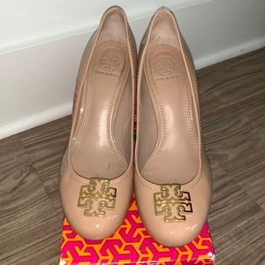 Gently Used Tory Burch Nude wedge size 7.5